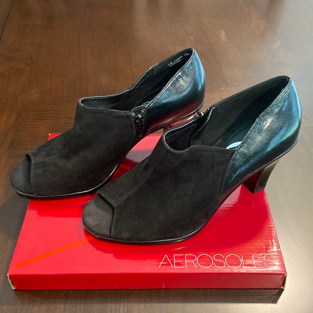 Aerosoles Black Suede and Leather Zippered Shoe